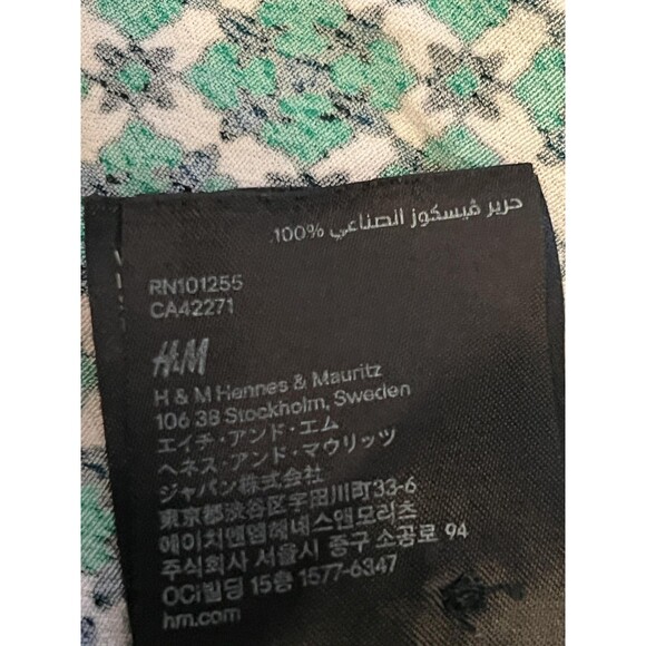 H&M Shirt Womens Small Green White Geometric Print Short Sleeve Keyhole Blouse - Picture 7 of 7